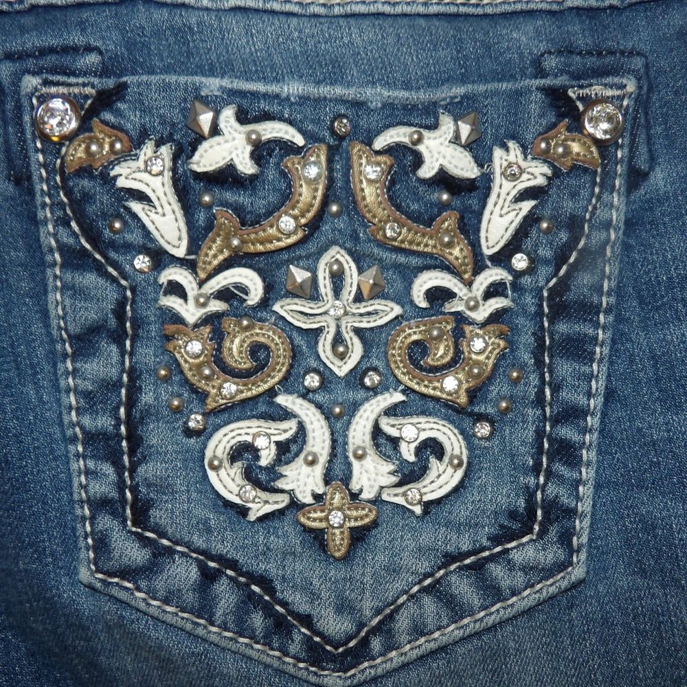 Miss Me Leather & Stud Embellished Back Pockets JPS395P2  Capri Jeans Sz 30 - Picture 2 of 9